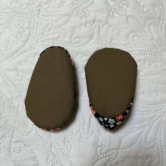 NWT Cabooties Handmade Baby Booties 0-6m - Picture 3 of 7